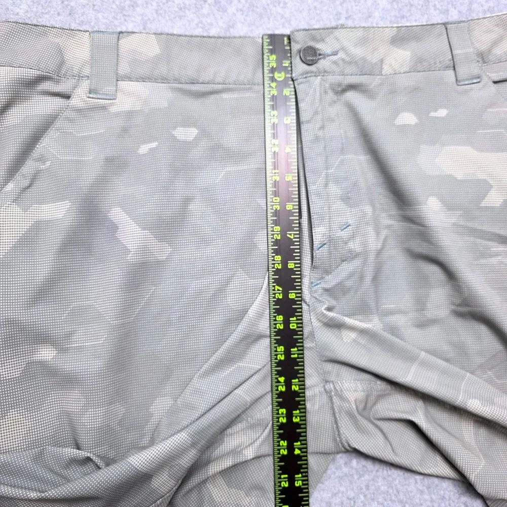 Oakley Golf Shorts Mens Size 40 Grey Digital Camo Flat Front Performance Casual - Picture 12 of 14